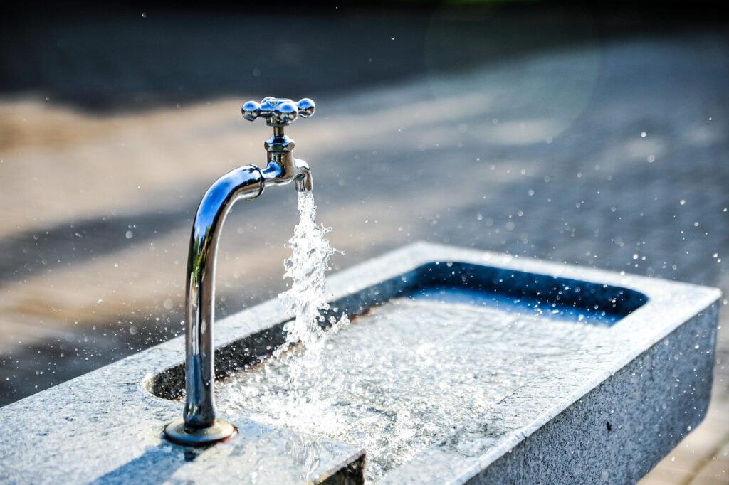 Faucet and water in the sink