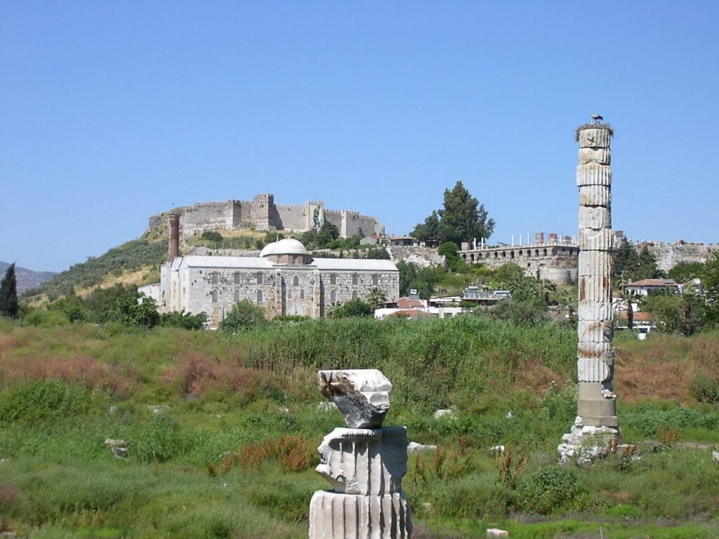 Three periods of history in Selçuk: Temple of Artemis (front), Isa Bey Mosque built by the Seljuk Turks (middle), the Byzantine castle (far)